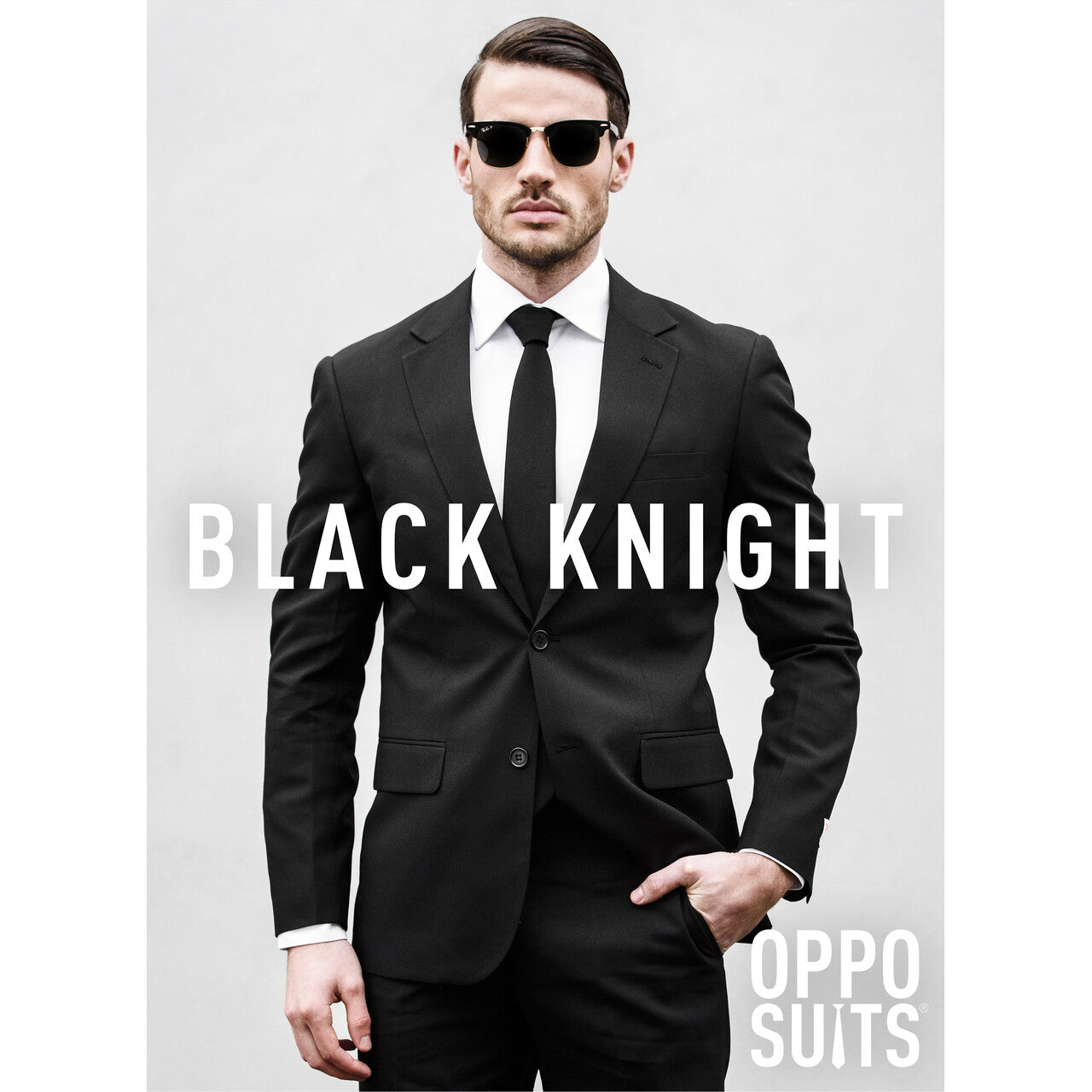 Op deze afbeelding zie je een Kostuums, van het merk Opposuits. Men In Black Knight Opposuit Man Kostuum