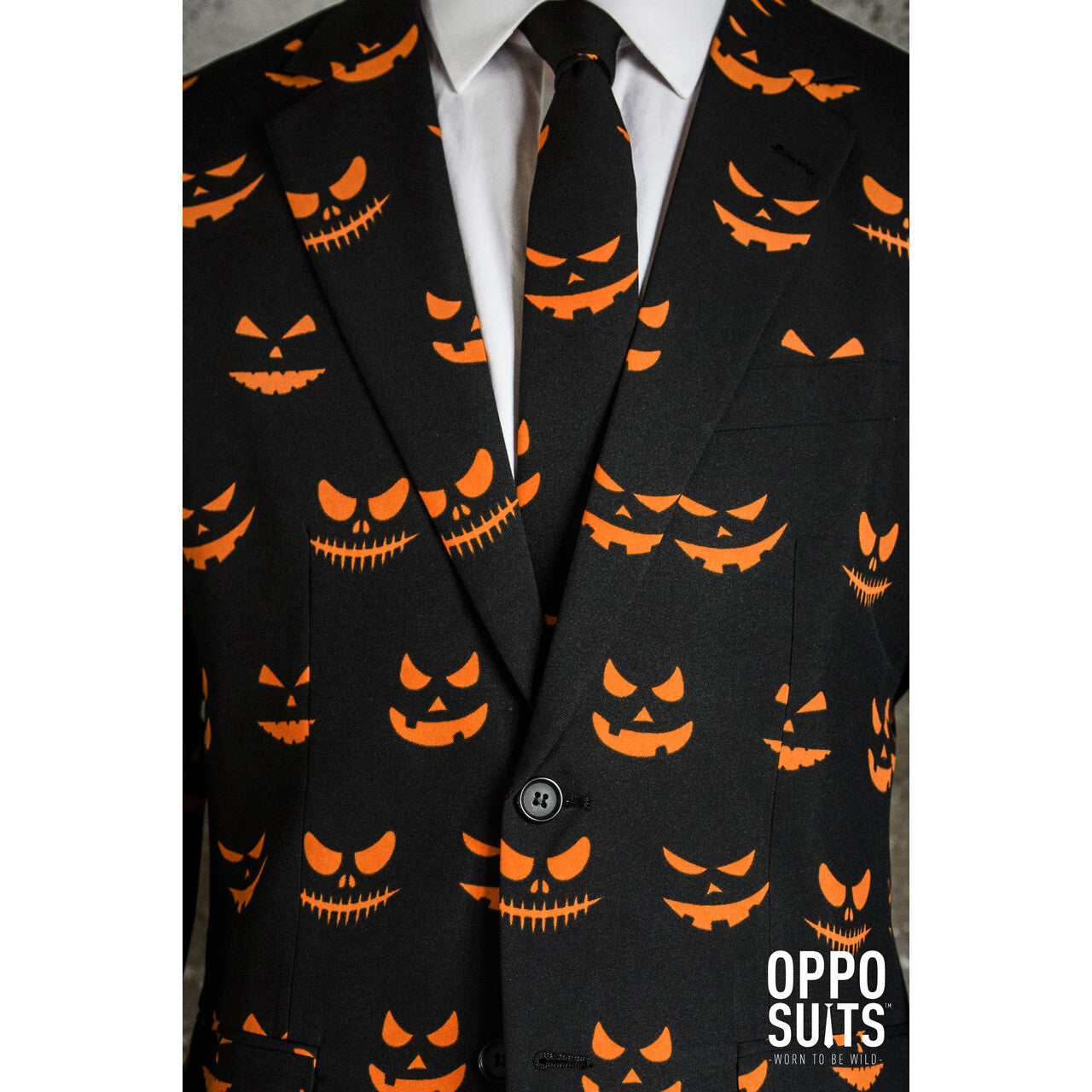 Op deze afbeelding zie je een Kostuums, van het merk Opposuits. Halloween Black-Jack-O Opposuit Man Kostuum