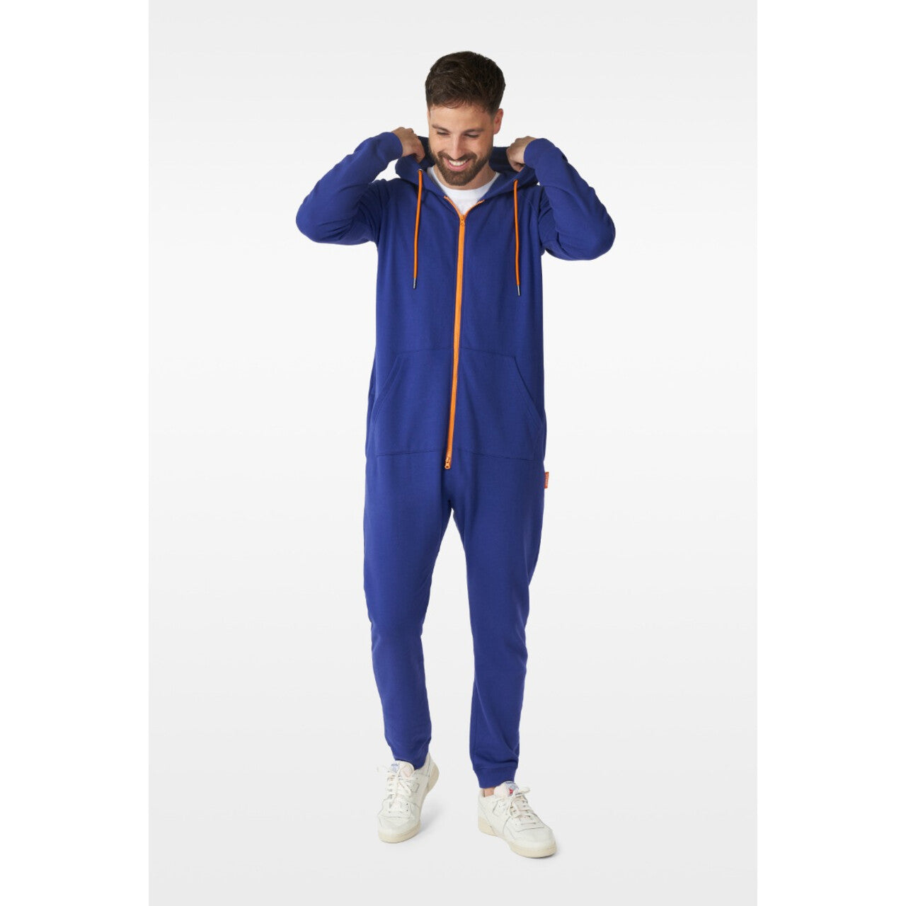 Op deze afbeelding zie je een Kostuums, van het merk Opposuits. Unisex Onesie Bankhanger Blauw Kostuum