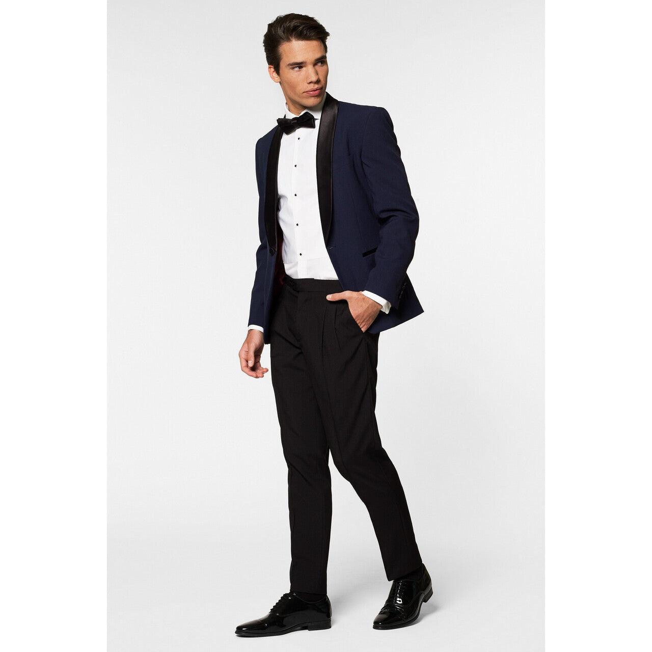 Op deze afbeelding zie je een Kostuums, van het merk Opposuits. Midnight Blue Cocktail Party Man Kostuum