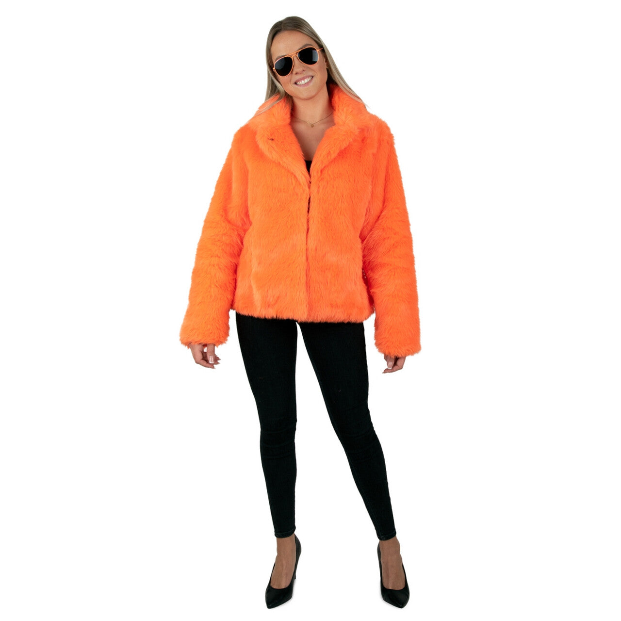 Op deze afbeelding zie je een Kostuums, van het merk PartyXplosion. Bontjas Mevrouw Oranje Boven
