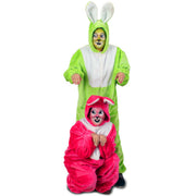 Op deze afbeelding zie je een Kostuums, van het merk PartyXplosion. Pluche Neon Haas Groen Kostuum
