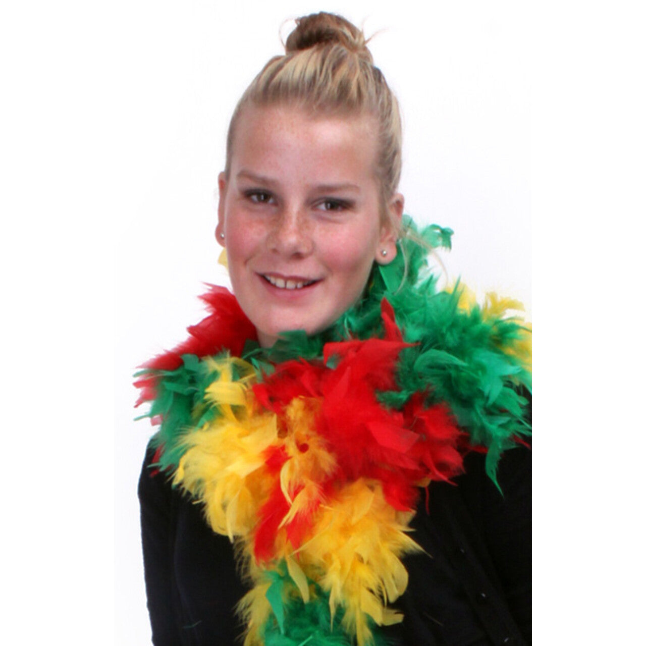 Op deze afbeelding zie je een Accessoires, van het merk PartyXplosion. Boa Stroken Rood Geel Groen 180 Centimeter