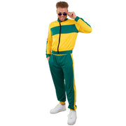 Op deze afbeelding zie je een Kostuums, van het merk PartyXplosion. Jaren 80 Trainingspak Groen Geel Brazilie Man Kostuum