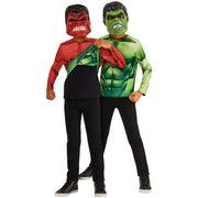 Op deze afbeelding zie je een Kostuums, van het merk Rubies. Marvel™ Hulk Omkeerbare Top Met 2 Maskers Jongen Kostuum