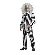 Op deze afbeelding zie je een Kostuums, van het merk Rubies. Zwart Witte Krijtstreep Beetlejuice Deluxe Man Kostuum