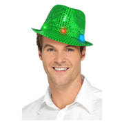 Op deze afbeelding zie je een Accessoires, van het merk Smiffy's. Pailletten Hoed Groen Met Lichtjes