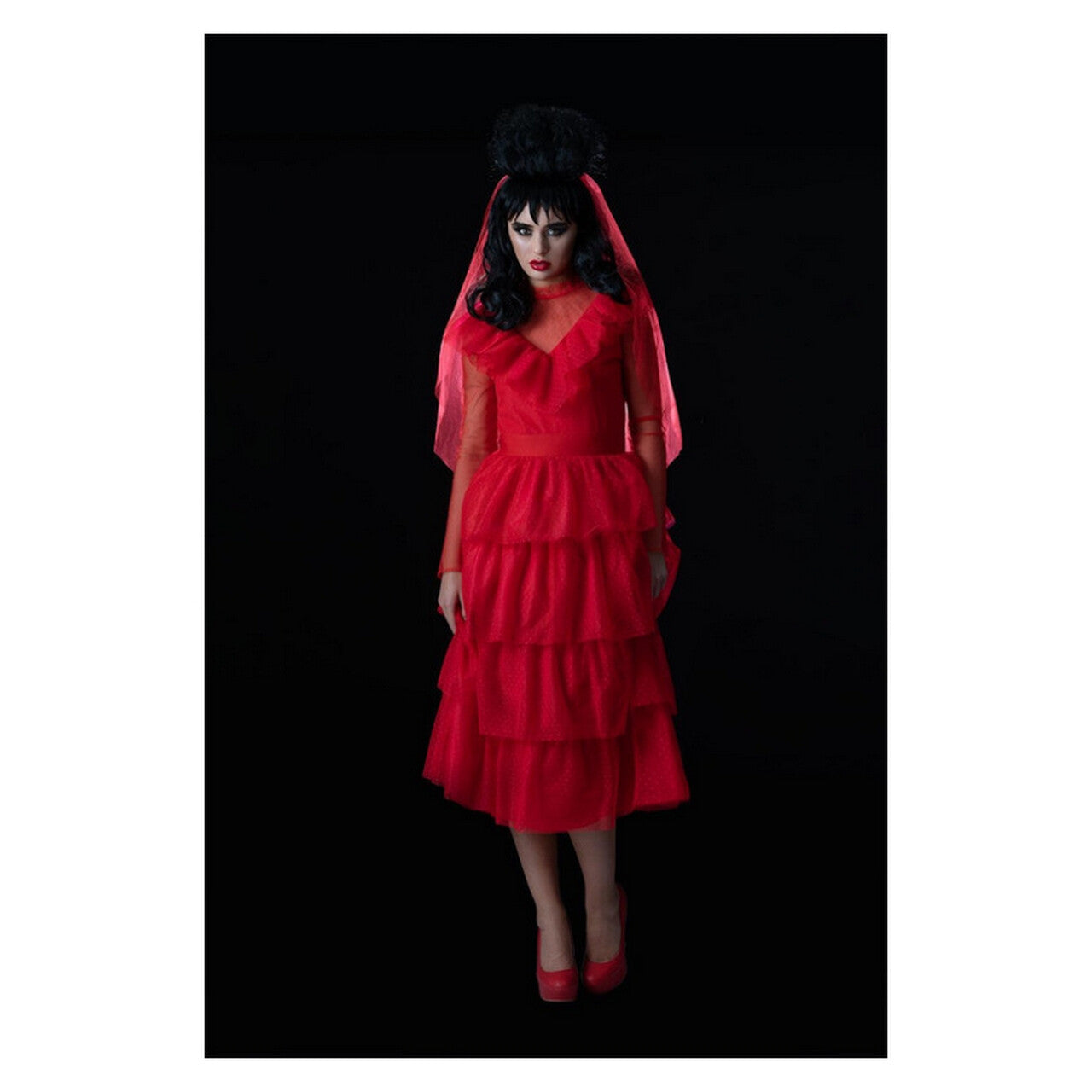 Op deze afbeelding zie je een Kostuums, van het merk Smiffy's. Lady In Red Lidia Vrouw Kostuum
