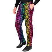 Op deze afbeelding zie je een Kostuums, van het merk Widmann. Super Foute Regenboog Luipaardprint Broek Man