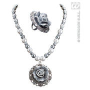 Op deze afbeelding zie je een Accessoires, van het merk Widmann. Barok Ketting Met Parels En Camee Roos
