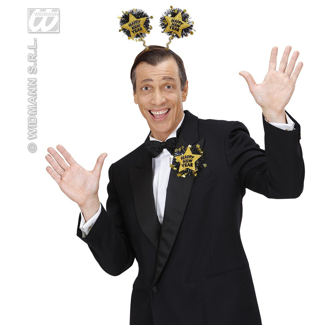 Op deze afbeelding zie je een Accessoires, van het merk Widmann. Broche Happy New Year Goud
