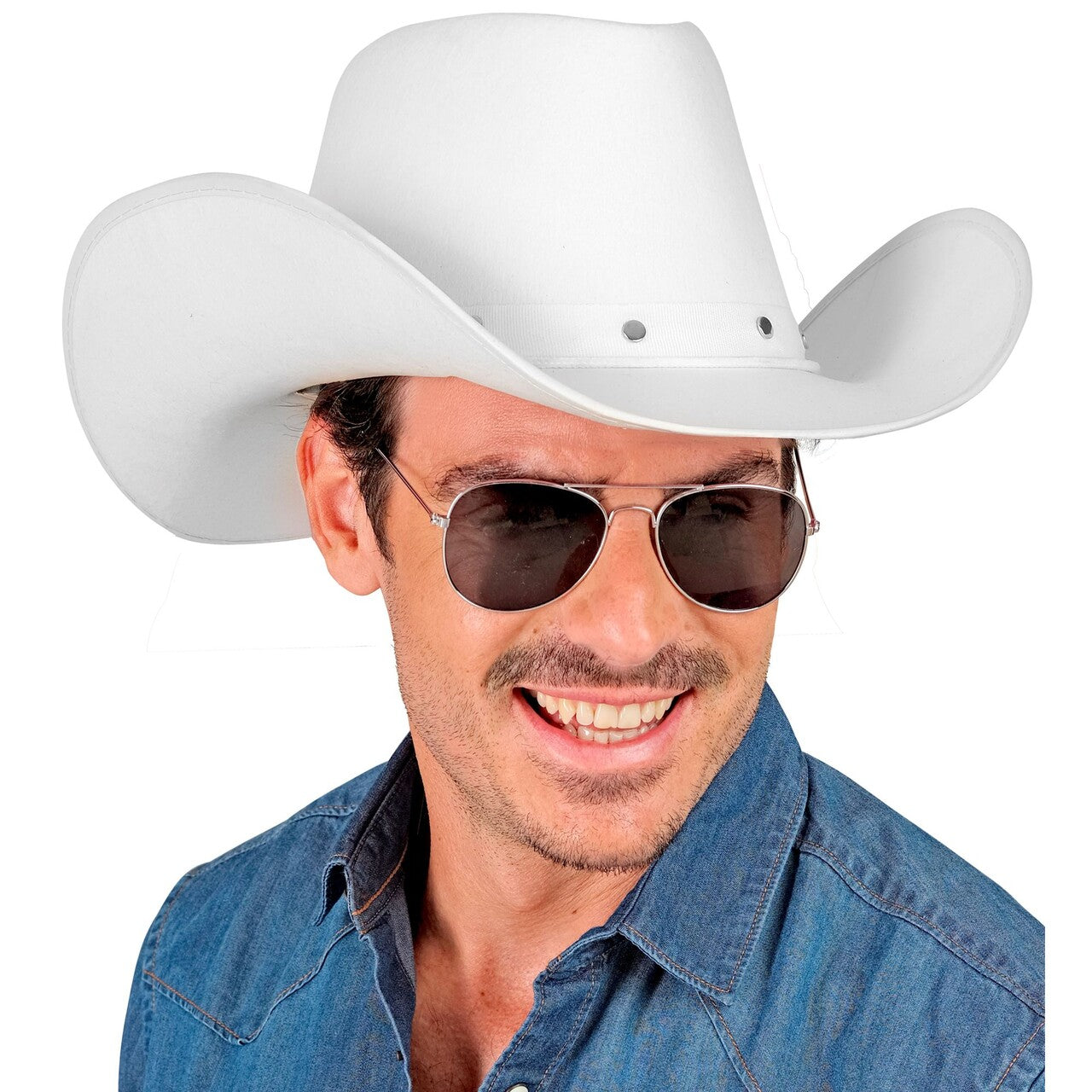 Op deze afbeelding zie je een Accessoires, van het merk Widmann. Witte Cowboyhoed Met Studs