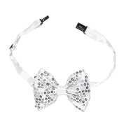 Op deze afbeelding zie je een Accessoires, van het merk Widmann. Zilveren Pailletten Strikje Met Licht, Zilver