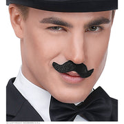 Op deze afbeelding zie je een Accessoires, van het merk Widmann. Set Met 6 Schalkse Plaksnorren
