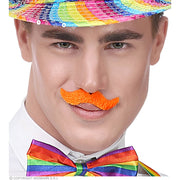 Op deze afbeelding zie je een Accessoires, van het merk Widmann. Set Met 5 Felgekleurde Snorren