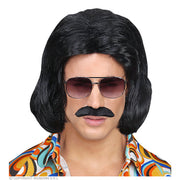 Op deze afbeelding zie je een Accessoires, van het merk Widmann. Foute 70s Dandy Pruik En Snor Zwart