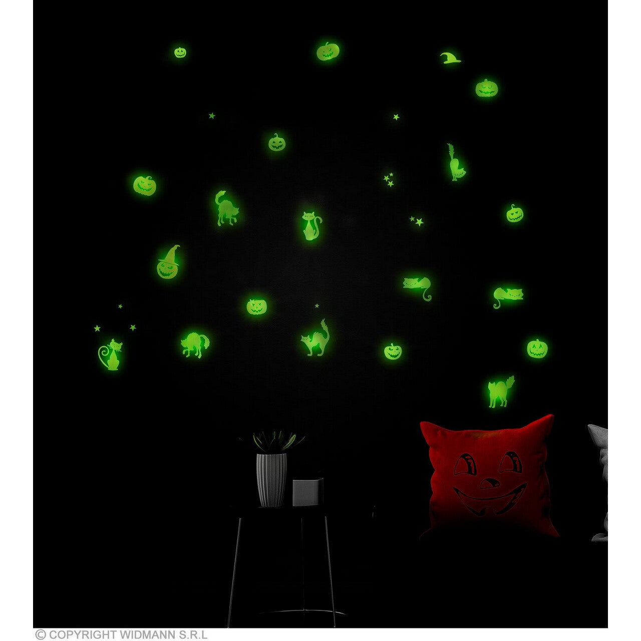 Op deze afbeelding zie je een Decoratie, van het merk Widmann. Glow In The Dark Halloween Pompoenen En Katten Stickers
