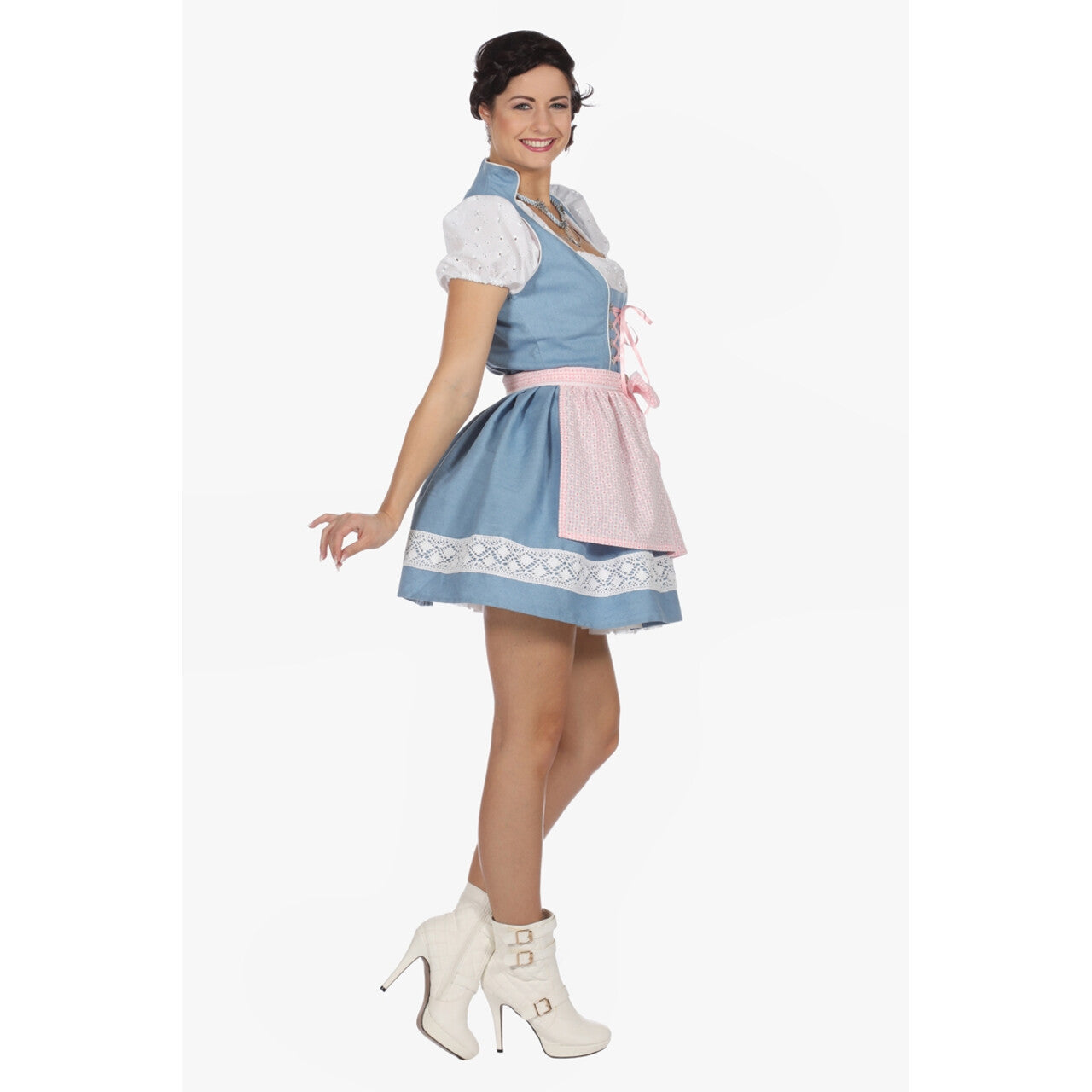 Op deze afbeelding zie je een Kostuums, van het merk Wilbers. Dirndl Johanna Jeans Vrouw Kostuum