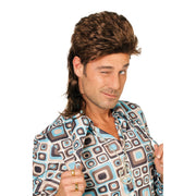 Op deze afbeelding zie je een Accessoires, van het merk Wilbers. Johnny Mullet Pruik Bruin