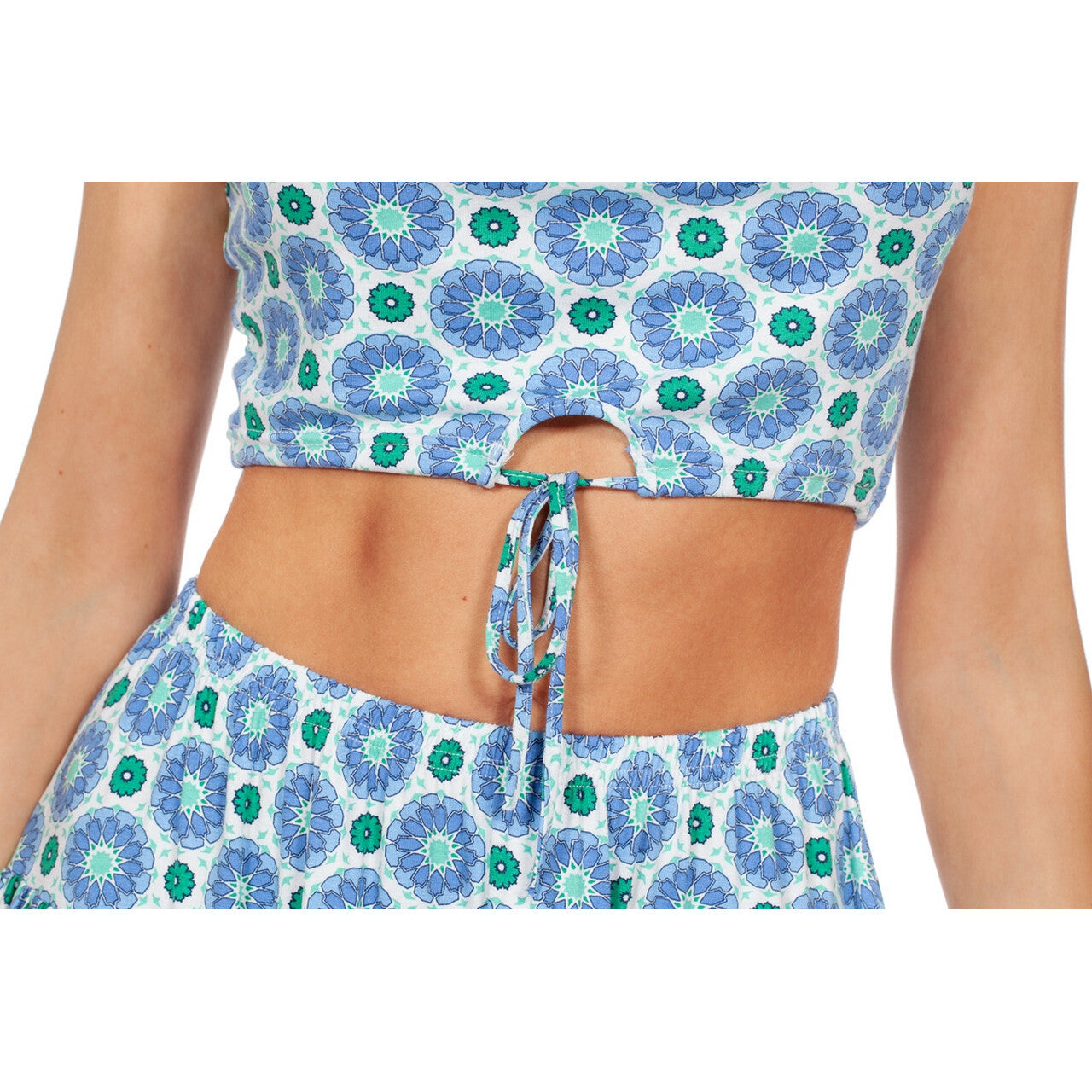 Op deze afbeelding zie je een Kostuums, van het merk Wilbers. Bohemien Blue Monica Festival Vrouw Kostuum